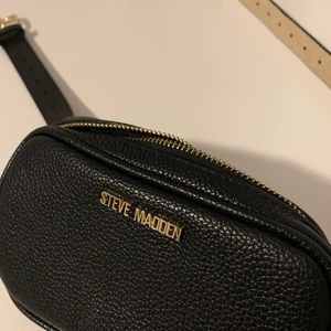 Black Steve madden fanny pack